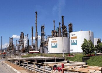 Cade inicia análise de acordo proposto pela Petrobras para venda de refinarias