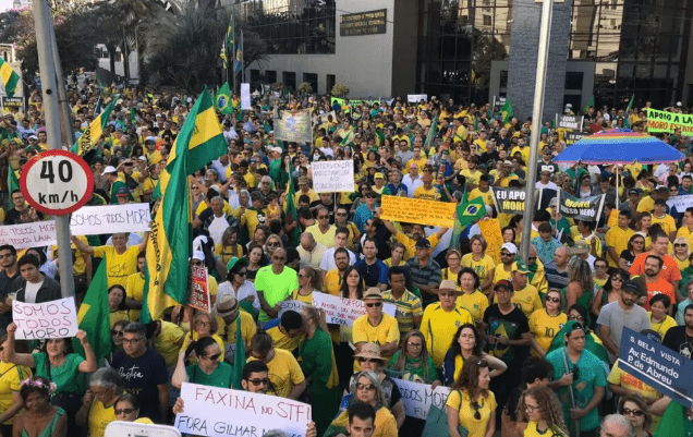 Duas mil pessoas saíram às ruas para demonstrar apoio a Sérgio Moro, em Goiânia