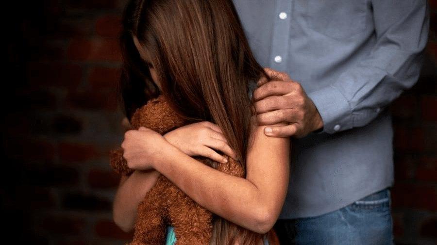 Pai é preso suspeito de abusar da filha, em Jataí