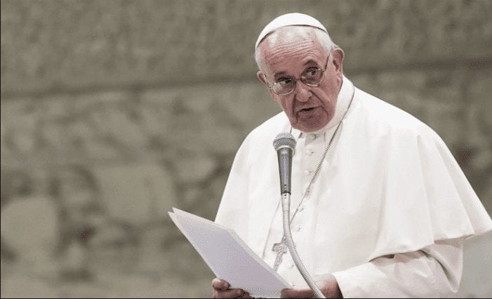 Papa faz apelo contra 'blogs e grupos' hostis à Igreja