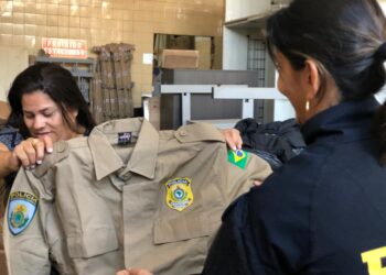 PRF doa uniformes para adolescentes em situação de vulnerabilidade, em Goiânia