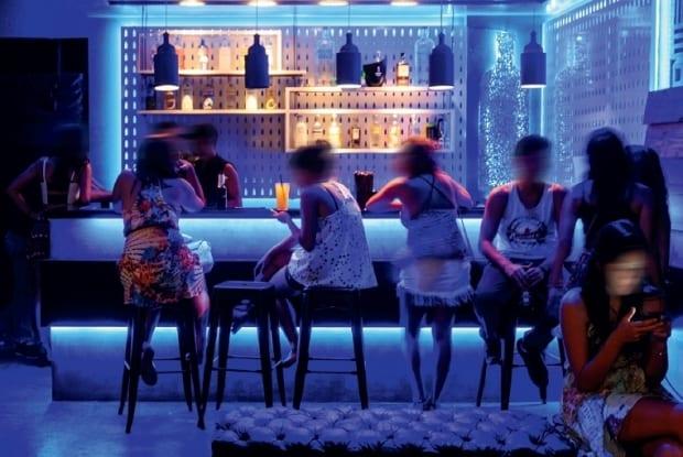 Projeto obriga bares de Goiás a ajudarem mulheres vítimas de assédio no local
