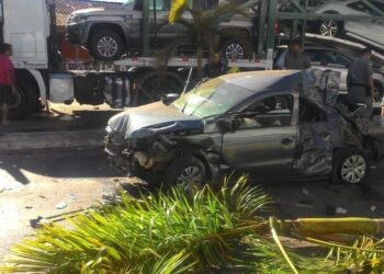 Acidente entre carro e caminhão deixa um morto e 3 feridos, em Pirenópolis