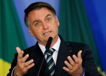 Bolsonaro diz que governo deve bloquear "merreca" de R$ 2,5 bi no Orçamento