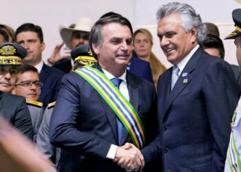 Bolsonaro e Caiado assinam concessão da ferrovia Norte-Sul, em Anápolis