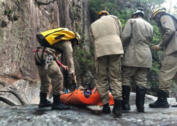 Bombeiro aposentado que praticava 'canyoning' morre afogado, em Alto Paraíso