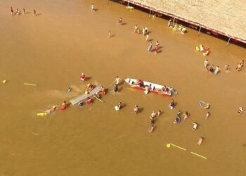 Canoa com cinco pessoas afunda no Rio Araguaia, em Aruanã