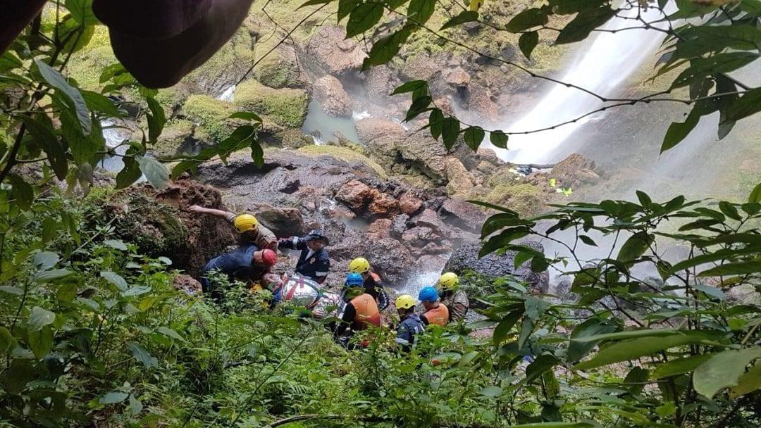 Idoso de 61 anos sofre queda durante descida de cachoeira, próximo a Rio Verde