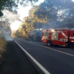 Incêndio destrói ônibus de viagem na GO-060; passageiros saem ilesos