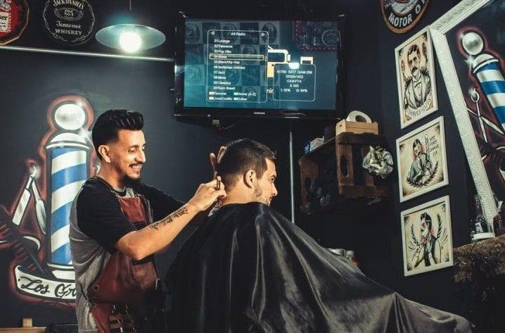 BRASILEIRO ABRE A BARBEARIA MAIS TOP DA FLORIDA COM DOIS ANOS DE