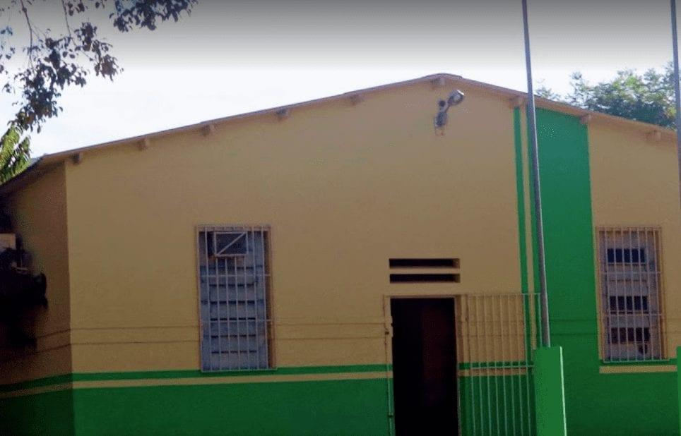 Prefeito de Campos Belos tem bens bloqueados após decreto com suspensões na Educação