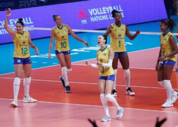 Seleção feminina do Brasil arrasa a Turquia e avança à final da Liga das Nações