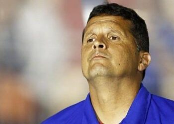 Após perder de goleada, Goiás comunica demissão de técnico Claudinei Oliveira