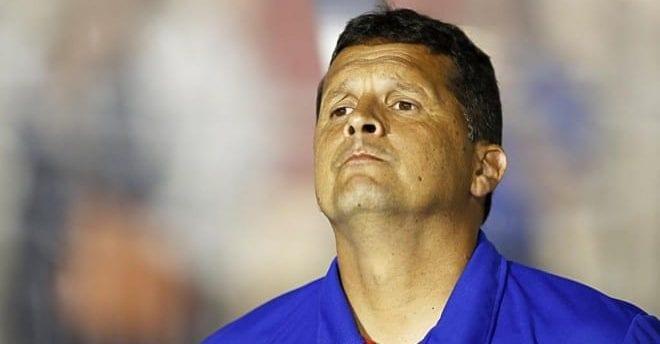 Após perder de goleada, Goiás comunica demissão de técnico Claudinei Oliveira