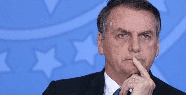 Bolsonaro diz que pode aceitar ajuda, mas exige que Macron 'retire insultos'