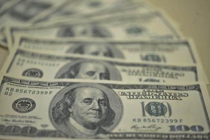 Dólar vai a R$ 4,12 e tem maior valor desde setembro do ano passado
