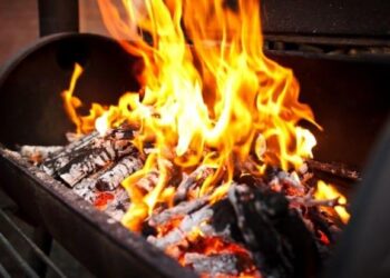 Homem tem 80% do corpo queimado ao fazer churrasco, em Goiânia