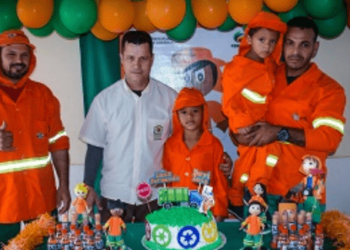 Irmãos fazem festinha de aniversário com o tema Garis, em Goiânia