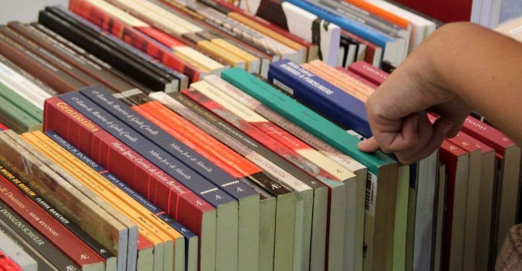 MEC bloqueia R$ 348 milhões do orçamento de livros e materiais didáticos