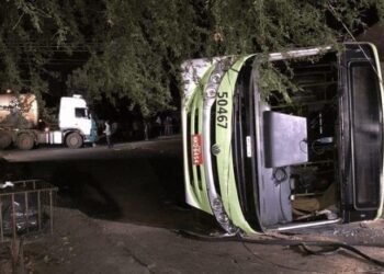 Perícia conclui laudo sobre causa do acidente entre carreta e ônibus, em Goiânia