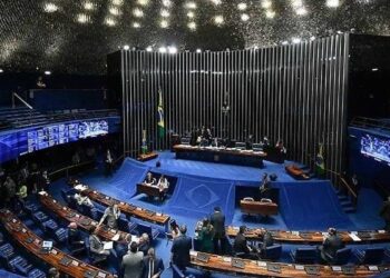Senadores assinam manifesto com pedido para Bolsonaro vetar lei do abuso