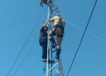 Técnico é resgatado após levar choque em torre telefônica, no interior de Goiás