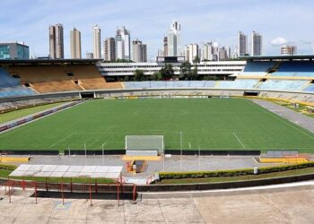 CCJ aprova regulamentação de ambulantes no Estádio Serra Dourada