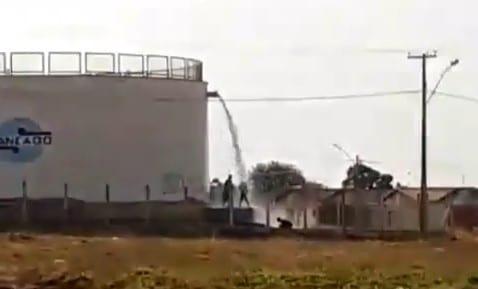 Com risco de seca, vídeo mostra vazamento em caixa d'água da Saneago, em Goiânia