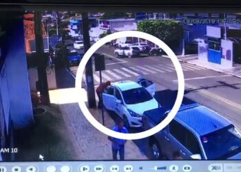 Criminosos abordam carro e roubam malote com mais de R$ 20 mil, em Mineiros