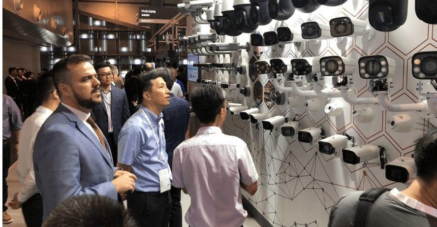 Na China, Gustavo Mendanha conhece câmeras de videomonitoramento que serão implantadas em Aparecida de Goiânia
