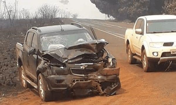 Queimada provoca acidente entre caminhonete e caminhão, em Santa Helena de Goiás