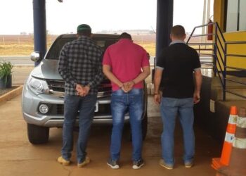 Trio é preso transportando defensivos agrícolas em carro roubado, em Itumbiara