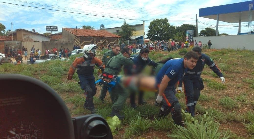 Acidente entre moto e caminhão deixa um ferido grave, em Aparecida de Goiânia