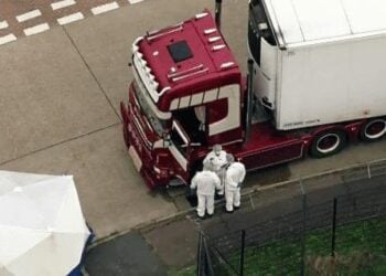 Caminhão é encontrado no Reino Unido com 39 pessoas mortas