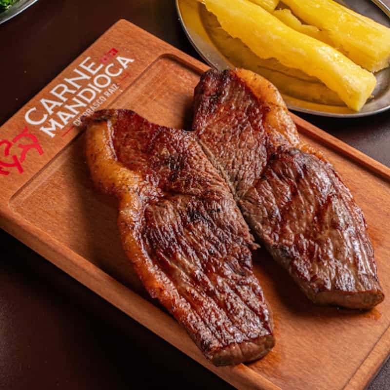 Carne com mandioca