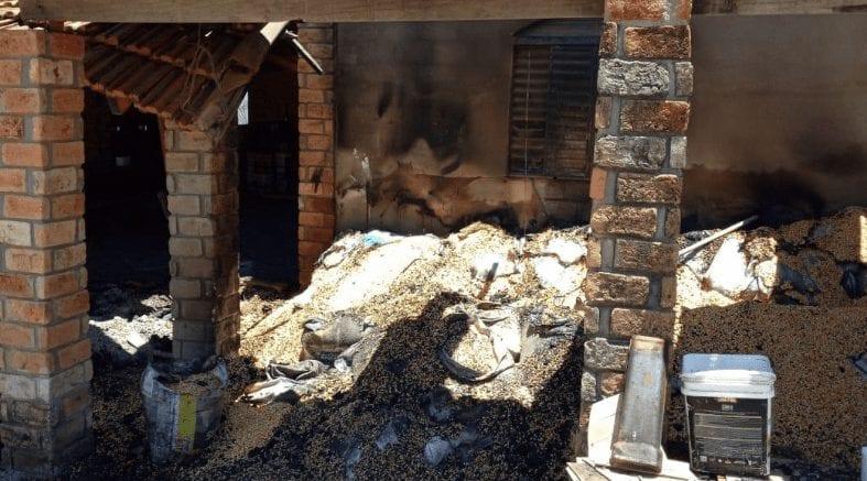 Casa em fazenda de Iporá fica destruída após incêndio