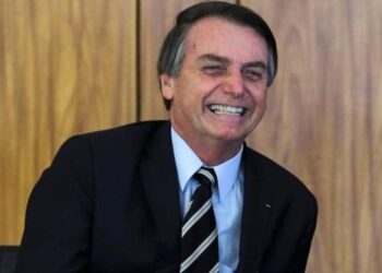'É um áudio bobo', diz Bolsonaro sobre fala de Queiroz
