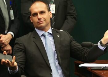 Executiva Nacional do PSL registra em cartório pedido de expulsão de Eduardo