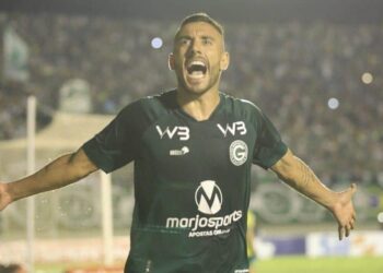 Goiás vence a 3ª seguida e afunda o Cruzeiro na degola na estreia de Abel