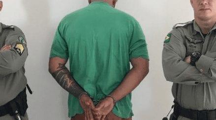 Homem mantém ex em cárcere privado e ameaça matar filho, em Goiás