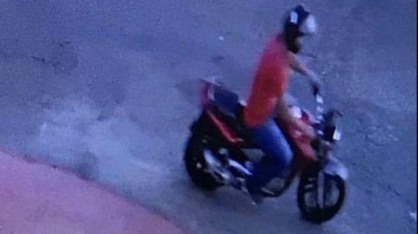 Homem que derrubou mulher de moto para roubar celular é preso, em Anápolis