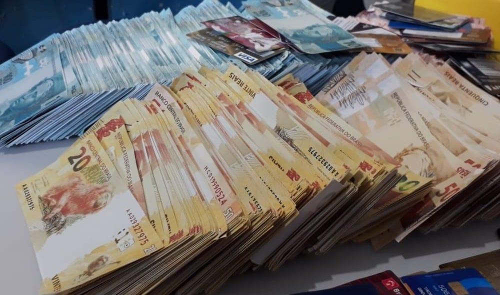 Jovem é preso com R$ 2 milhões em notas falsas em Caldas Novas