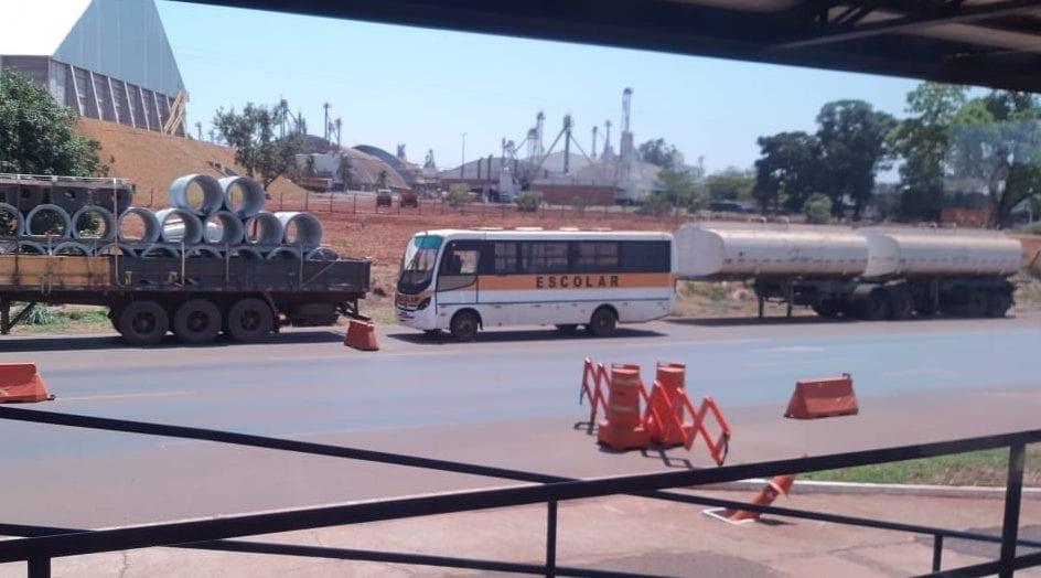 Micro-ônibus escolar é apreendido com várias irregularidades, em Rio Verde