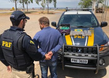 Padeiro é preso transportando droga em ônibus na BR-060, em Guapó