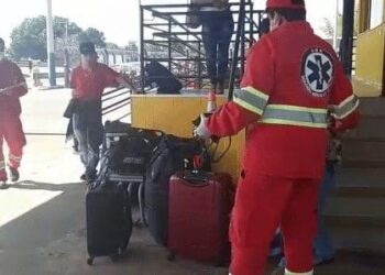 Passageiros passam mal com produto químico transportado em ônibus, em Morrinhos
