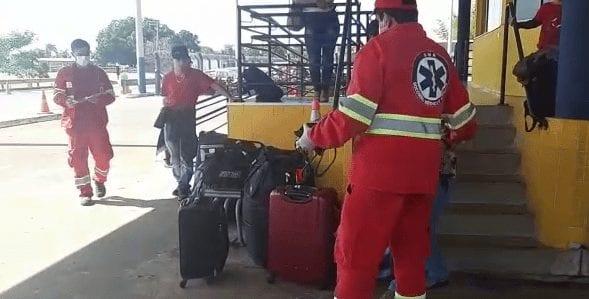 Passageiros passam mal com produto químico transportado em ônibus, em Morrinhos