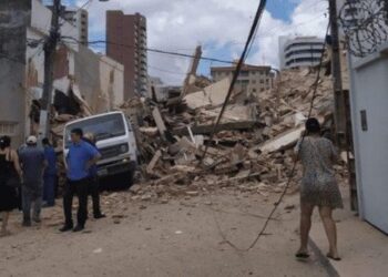 Pelo menos três sobreviventes estão sob escombros de prédio que ruiu em Fortaleza