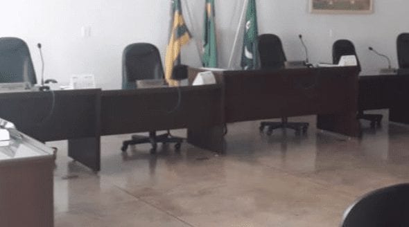 Presidente da Câmara de Gameleira de Goiás é afastada por suspeita de peculato