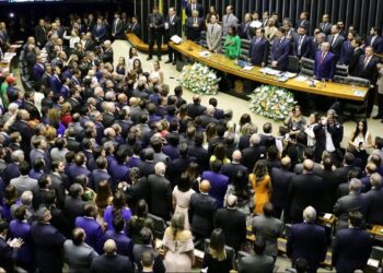 PSL vai pedir expulsão de mais três deputados