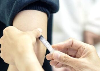 Só um em cada cinco meninos no País tomou as duas doses da vacina contra o HPV